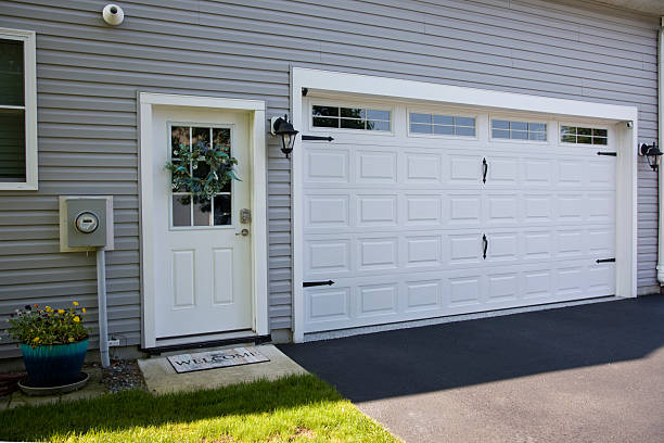 24/7 Emergency Garage Door Panel Replacement experts in Lincolndale, NY